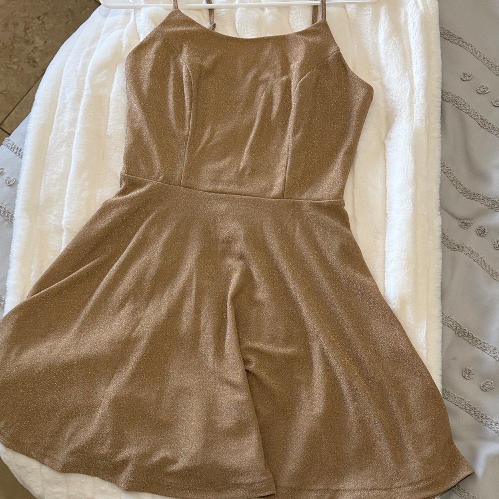 Elegant Gold Women's Dress - Picture 8 of 12